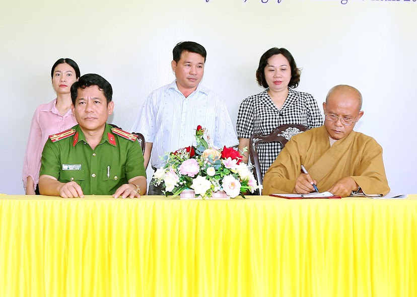 Tây Sơn Ban Trị sự ký kết phối hợp tuyên truyền an toàn giao thông